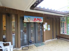 昼食は宿の隣のレストランで。
当初はそばの竹乃子で食べる予定でしたが、お休みなのでやむを得ない。
まあ雨降りだから宿の近くで食べるに越したことはありません。