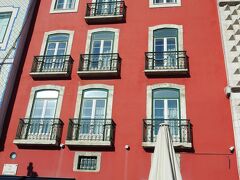 ホテルは歩いてすぐの場所にありました。
１３時半過ぎには到着しました。
Hotel Riverside Alfama