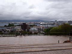 高台にある元町公園からの眺め。
昨晩見た夜景もきれいでしたが昼もまた様子が違いいいですね。