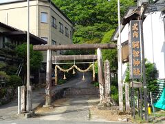 徒歩で行ける名所旧跡は、あまりなかった。
阿智神社へ行ってみる。