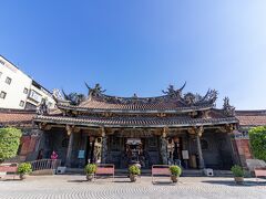 大龍峒保安宮に立ち寄ってみました。

台北三大寺廟の一つです。
残り二ヶ寺は龍山寺と三峡の方のお寺との事。
歴史あるお寺さんです。
