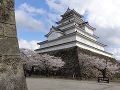 鶴ヶ城天守閣☆
此処からだと赤瓦は良く見えないね