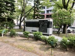 有島武郎文学碑がありました。彼の代表作品「小さき者へ」の一節が書かれていました。

札幌ゆかりの小説家のようです。