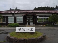 　最初は、飛騨一ノ宮駅です。古い木造駅舎です。