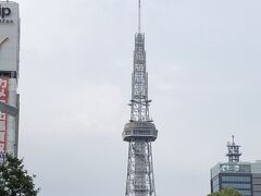 夕飯はエグゼクティブラウンジで軽くとってから、栄の方で名古屋メシも少し体験したいので、伏見から栄の方までブラブラお散歩。
「MIRAI TOWER」は登ってる時間もなかったんで、下から見上げただけ(^_^;)

昨年（2022年）テレビ塔としては初めて重要文化財に指定されたらしい。
