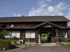 　次は大矢駅です。1927年開業以来の木造車両とのことです。