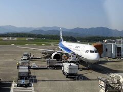 1時間少々で到着。３年ぶりくらいの高松空港。
飛行機だと四国も近いね。