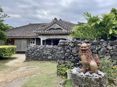 石垣やいま村へ。入場料大人1,000円（各種割引で900円に）。

https://www.yaimamura.com/

石垣島の伝統的な家屋や芸能の展示、リスざるのいる森があるテーマパーク。なにげに初めて。