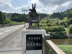 夷隅川に架かる行徳橋には、本多忠勝の銅像があります。今にも動き出しそうな、精巧な像です。
本多忠勝は、徳川四天王のひとり。家康のもとで大多喜城を任され、大多喜の街づくりに大きく尽力した人物です。