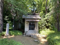 芭蕉庵の向かいにある水神社。