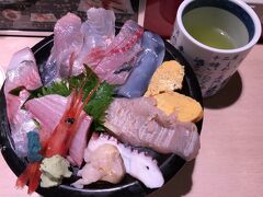 近江町市場　いきいき亭　海鮮丼（ローカル）2200円