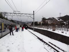 13:08
列車交換の為、新高徳に停車中。

あっ！
SLが来たよ。