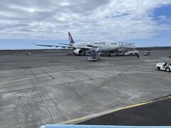 他の飛行機搭乗時間にパシャリ、ハワイアン航空は乗るより見る方が大好き、ハワイ島は必ずタラップなので飛行機が側で見れる