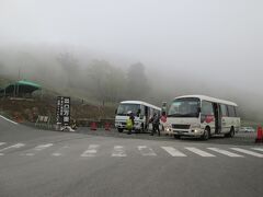 駐車場を５時に出るバスに乗って、5:23、鳩待峠に到着しました。