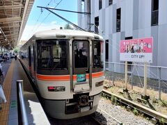 10:35　甲府駅で身延線乗換、ふじかわ6号
3両編成で2車両が自由席