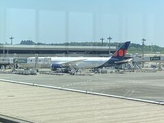 サテライトに向かう通路からも
B787-9なのでシュッとしてますね