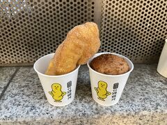 クァベギはシナモン臭いけど、食べれないほどではないかな　サクサクでもちもちでうまー(ﾟдﾟ)ｳﾏｰ　これ100円だと通いたくなるわ

サツマイモはちょっとぬるくなってたけど、こっちもうまうま
中身がたっぷり

別腹は簡単に開いてしまいましたね
ちょっと残して、冷えても美味しいのかチェックです
冷えたら、硬くなって、フレンチクルーラーの固い状態になりました　すぐに食べてこそですね