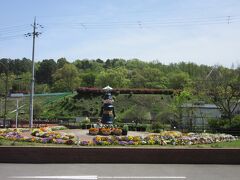 隣接して「大阪府立花の文化園」があります。
どうやら国道から少し入った所に道の駅を造ったのは、花の文化園のビジターセンター的役割を兼ねるための様です