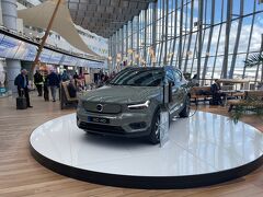 空港内にVolvoのXC40。
さすがスウェーデン。