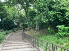 一心寺口から天王寺公園へ。
入ったところの階段を登ると