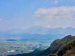 かぶと岩展望所から見る阿蘇五岳もいいですが、やっぱり大観峰の方がいいかな？