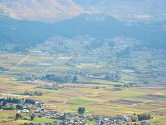 火口から降りたあと、宿までの途中にある阿蘇パノラマライン展望所へ。

手前が南阿蘇の街並み。大観峰から見た景色の反対側に来ました。