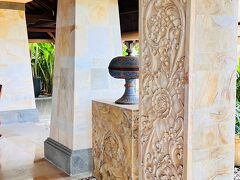 AYANA Resort & Bali

美しいレリーフのロビーでした。