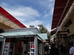 本日最初の目的地は、プレミアムアウトレットノース。
お買い物連れ回しの刑です。