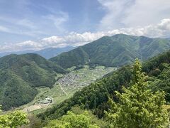 若穂山新田地区。
先日この奥にある藤棚に行きました。