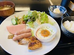 おはようございます。
八甲田山荘さんでおいしい朝ごはんをモリモリ頂いて、今日も元気に出発です。