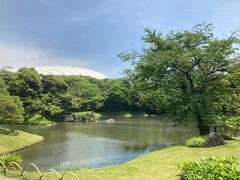 小石川後楽園に来ました。
庭園の先には東京ドーム