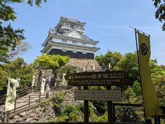 まだ坂道が続くのね・・・(汗)
美しいけど、ここ、侮れんわ！