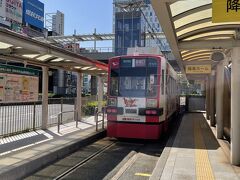 まだ時間があるので…
豊橋には私が大好きな路面電車があるということで…乗る時間はないのですが、見るだけ見てきました。