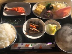 宿に戻り、朝食です。
ザ・日本の朝ごはん！
