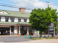 道の駅道草館。いろいろ地元のものが売っていて、楽しい。
ただ、道の駅なのに駐車場がすごく狭いのが難点。