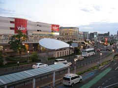 今回宿泊したのは北口側で、夜にはキャバクラの呼び込みらしき人がワラワラ湧いていて楽しかった。
刈谷駅の表玄関は南口なのか。