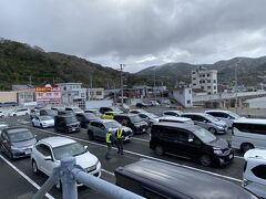 早朝南国ICから高知自動車道、松山自動車道を走って、佐多岬の三崎漁港へ。
途中大洲ICで降口をミスしてしまい、大幅に時間ロス。結局予約したフェリーに乗れませんでした。
次のフェリーに乗ろうと待機するも、待ってる車でいっぱい。
