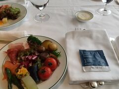 ジランドールで朝食。