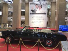 6. 新しい時代とともにｰ天皇皇后両陛下の歩みｰ

高島屋に来店しない人も足を止めるのではないかと思うほど、インパクトがありました。
1階の正面での飾り。
残念ながら、7F展示会場での写真撮影は禁止。