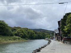 お店から出ると五十鈴川。