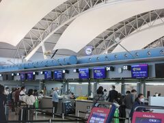 旅の始まりは関空から。今回はバンコクまでタイ航空。その後タイ航空の子会社タイスマイル航空に乗り換えチェンマイまで向かいます。