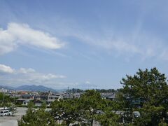10:43 静岡市三保松原文化創造センター「みほしるべ」
の屋上から富士山の展望。