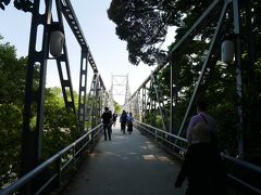 お天気も良くなって来たので月見橋を渡って岡山城へ。