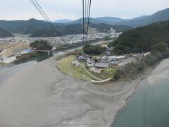 那賀川が大きく蛇行する砂州の中に道の駅鷲の里・太龍寺ロープウェイ山麓駅などがあるんですね。
那賀川は、徳島県内で最長の川で125kmあります。