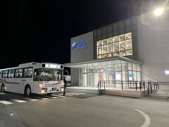 フェリーターミナルから、門司駅経由で小倉駅まで無料で送っていただけます。
徒歩客が少ないので、ある程度の人が乗ったらすぐに出発しました。

船と記念写真撮っていたら乗り遅れますよ！！