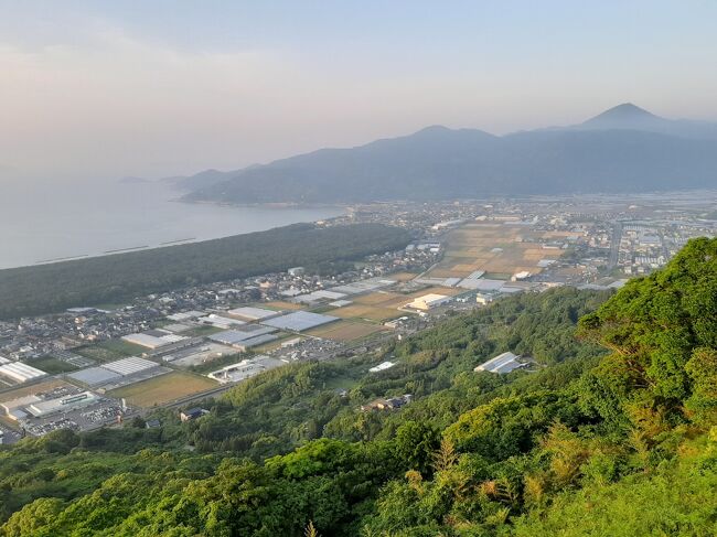 虹の松原から東側の景色。<br /><br />こちらは朝だと逆光になるはずです。<br /><br />なので必然的に、訪れるベストな時間は南に太陽が上がる昼間ではないかと思います。