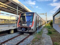 富平から東仁川までは複々線になっていて急行列車がありますが、東仁川から仁川は急行列車がないんですよね。そんなわけで先に来た普通列車に乗り仁川までやってきました。内側線が急行線、外側線が緩行線という小田急の様な配置の複々線列車でした。
ちなみに複々線が東仁川までなのは、市の中心部で商業・工業で活性化されているのは仁川よりも東仁川だからだそうです。