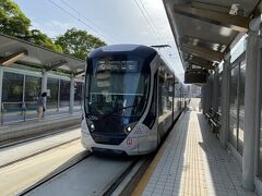 路面電車に乗って広島駅に向かいます。