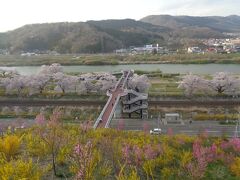 しばた千桜橋

この橋ができる前は駅まで戻らないと線路の反対側へ行けなかったので
非常に便利になった。