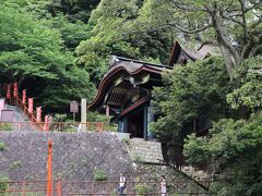 竹生島宝厳寺の国宝の唐門です。